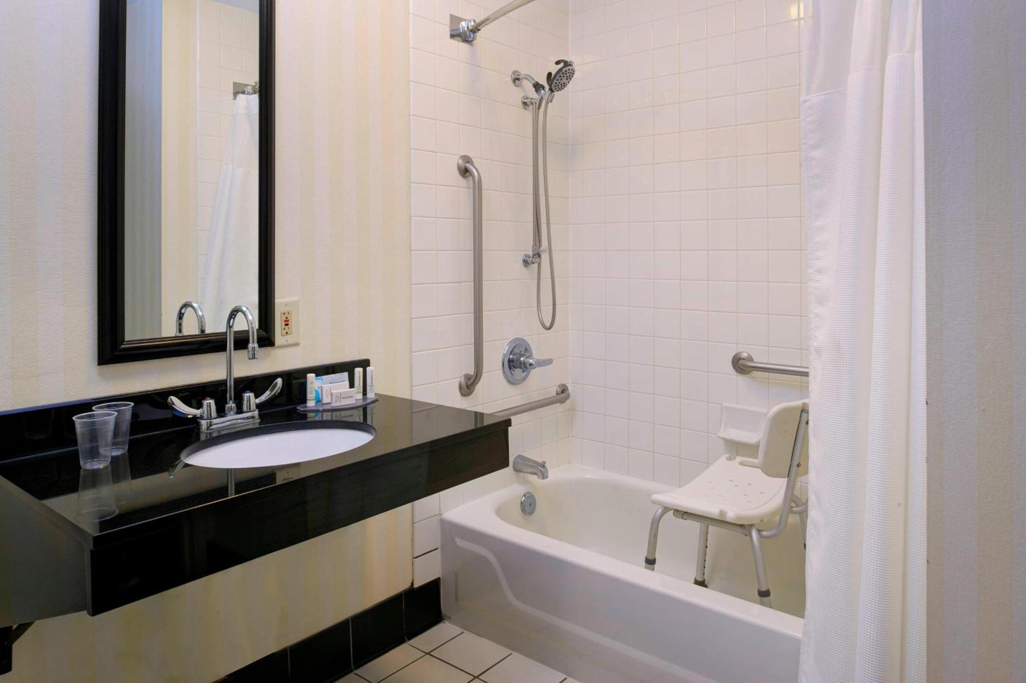 Fairfield Inn By Marriott Richmond New Paris Eksteriør bilde