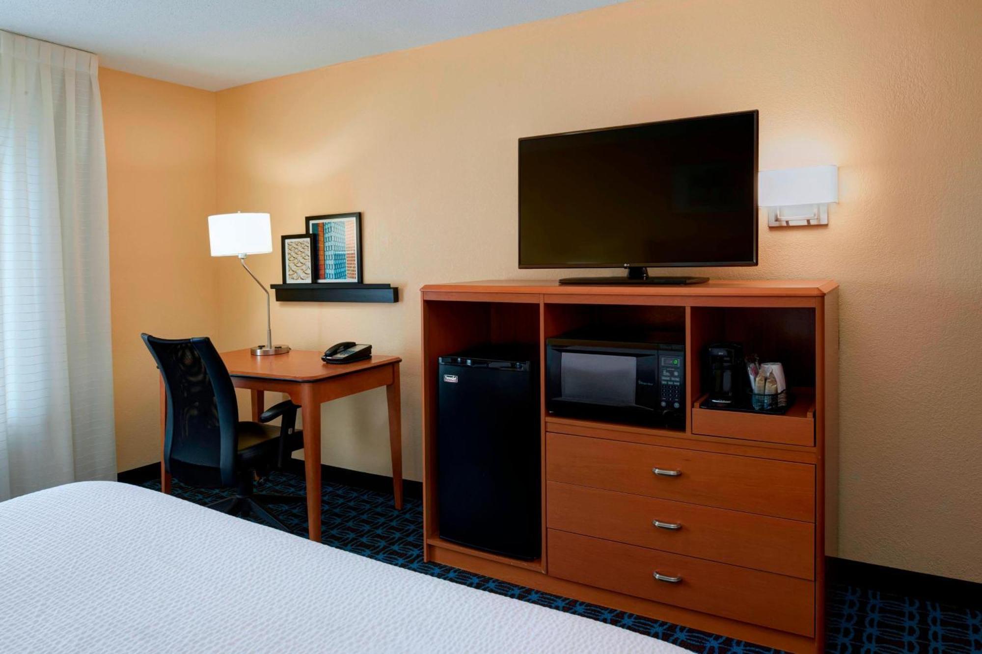 Fairfield Inn By Marriott Richmond New Paris Eksteriør bilde