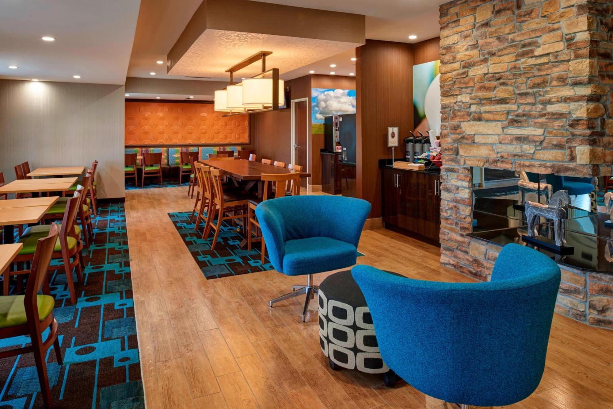 Fairfield Inn By Marriott Richmond New Paris Eksteriør bilde