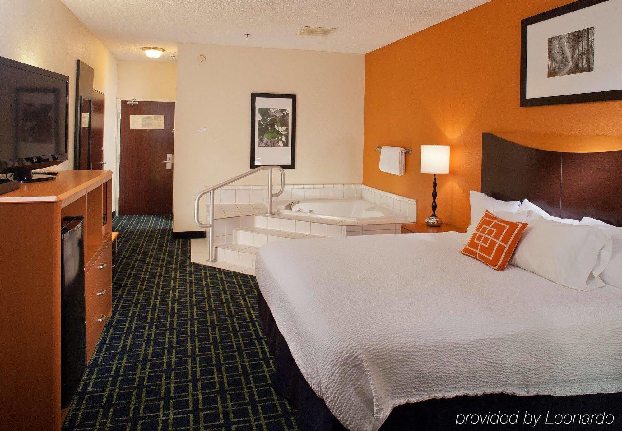 Fairfield Inn By Marriott Richmond New Paris Eksteriør bilde