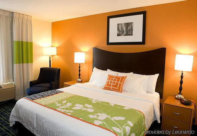 Fairfield Inn By Marriott Richmond New Paris Eksteriør bilde