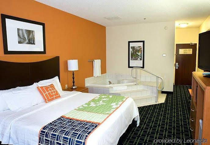 Fairfield Inn By Marriott Richmond New Paris Eksteriør bilde